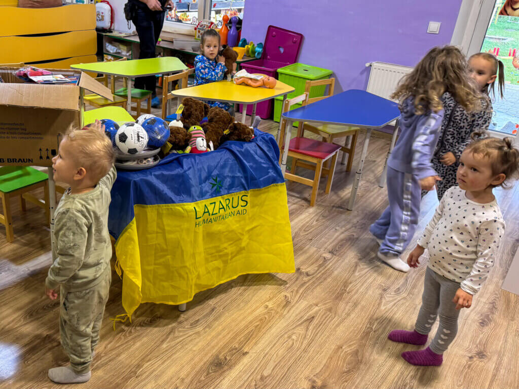 Freude im Kindergarten in der westukrainischen Stadt Luzk nach Übergabe der Spendengüter