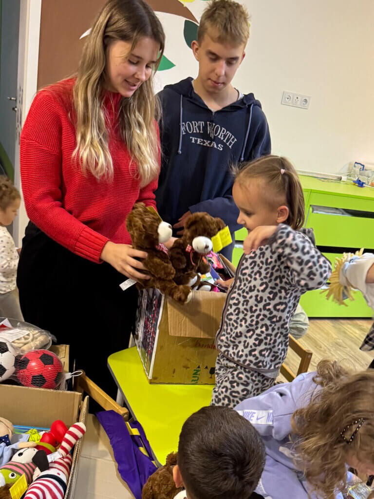 Freude im Kindergarten in der westukrainischen Stadt Luzk nach Übergabe der Spendengüter